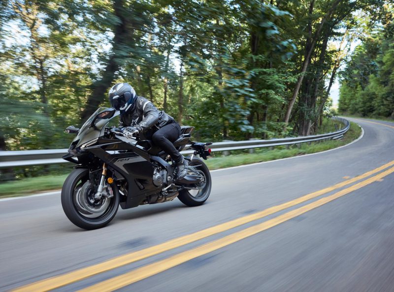 2025_YAM_YZF900R9_EU_MDNM6_ACT_004_03_preview_499196.jpg 2025_YAM_YZF900R9_EU_MDNM6_ACT_004_03_preview_499196.jpg