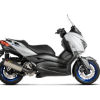 Akrapovic-MC-udstoedning-25-P-HSY3SO2-Yamaha-X-MAX-300-21-varmeskjold-i-carbon-Holtug-MC-D.png