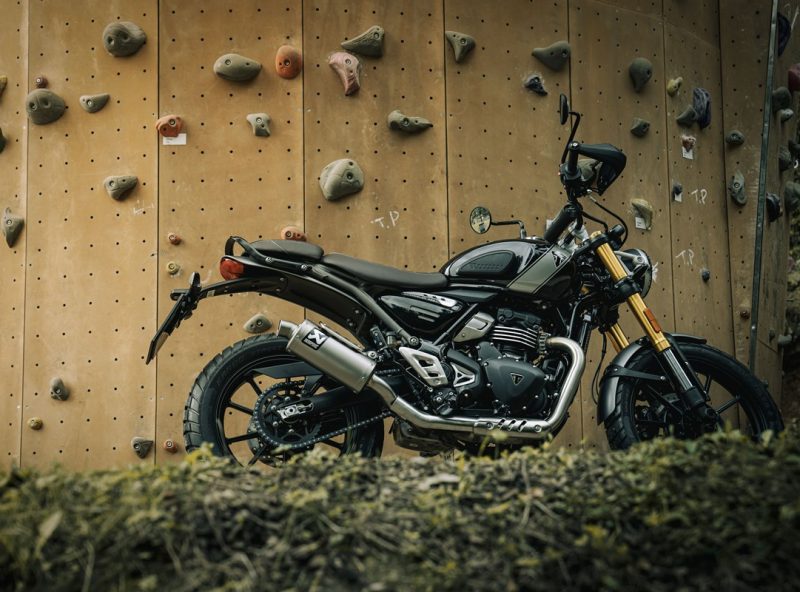 Akrapovic-MC-udstoedning-25-S-T4SO1-HDT-Triumph-Scrambler-400X-23-Racing-Line-i-titanium-Holtug-MC-E_499081.jpg Akrapovic-MC-udstoedning-25-S-T4SO1-HDT-Triumph-Scrambler-400X-23-Racing-Line-i-titanium-Holtug-MC-E_499081.jpg