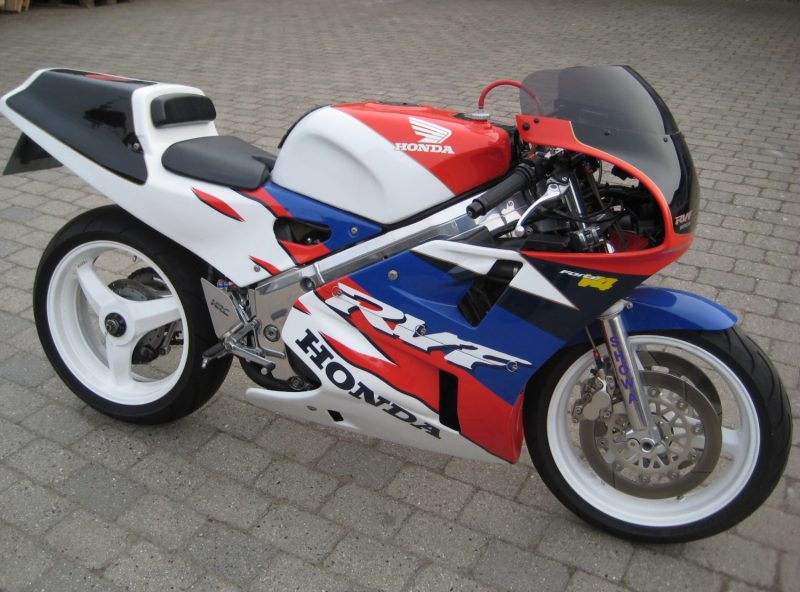 Honda-RC30-RVF-farver-lille_467927.jpg