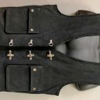 Laedervest_Nubuck_Sort_Karabin_708.jpg
